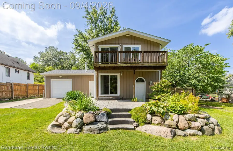 3068 Seebaldt Avenue, Waterford, MI 48329 - #3