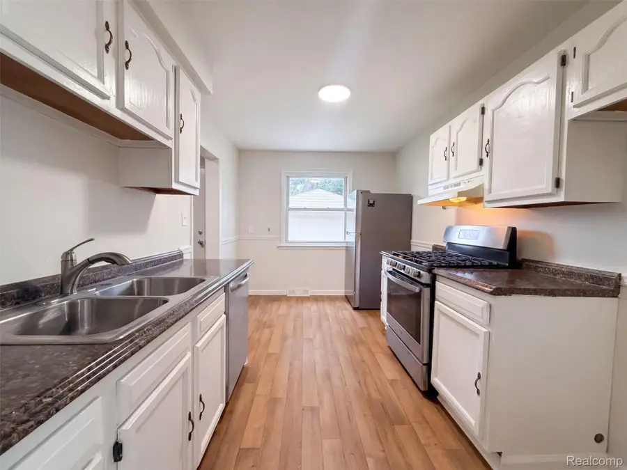 24346 Lehigh Street, Dearborn Heights, MI 48125 - #2
