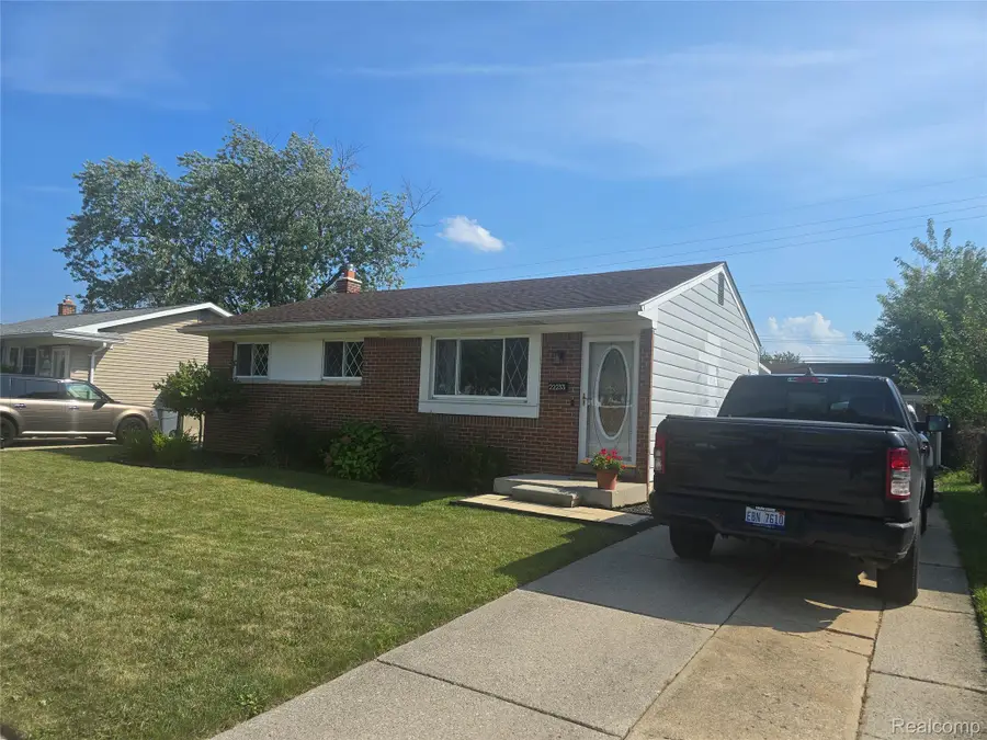 22233 Silver Creek Lane, Rockwood, MI 48173 - #2
