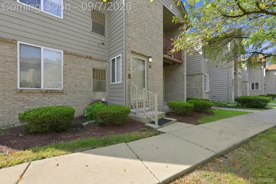 34780 W 8 Mile Road #7, Farmington Hills, MI 48335 - #3