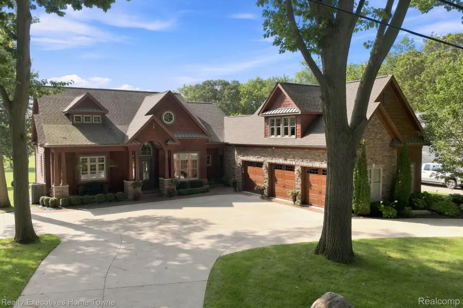 2829 Riverside Drive, Port Huron, MI 48060 - #2