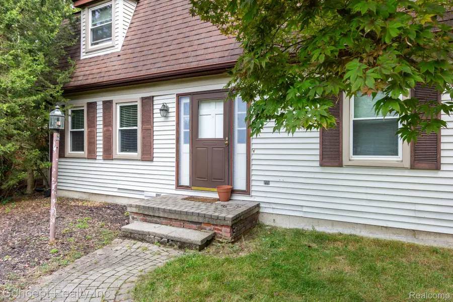21467 Jewell Court, Grosse Ile, MI 48138 - #2