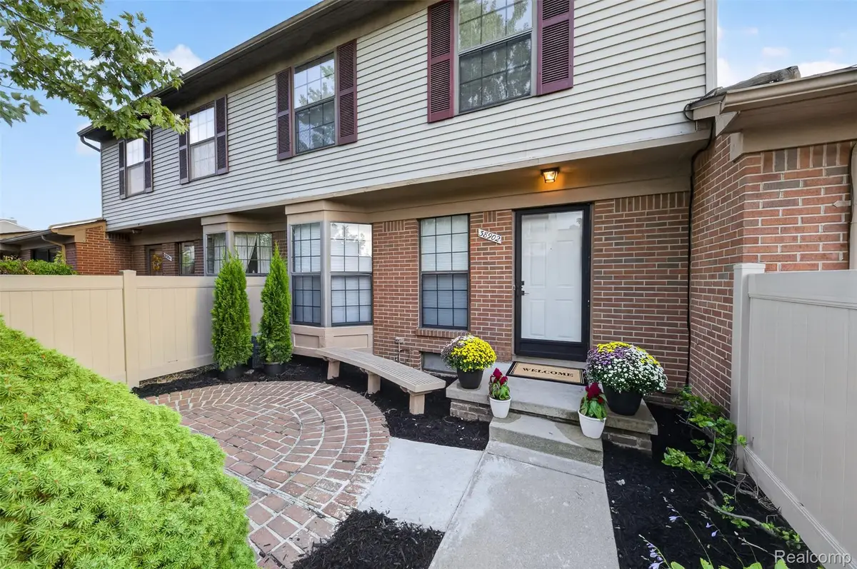 38902 Country Circle #16, Farmington Hills, MI 48331 - #1