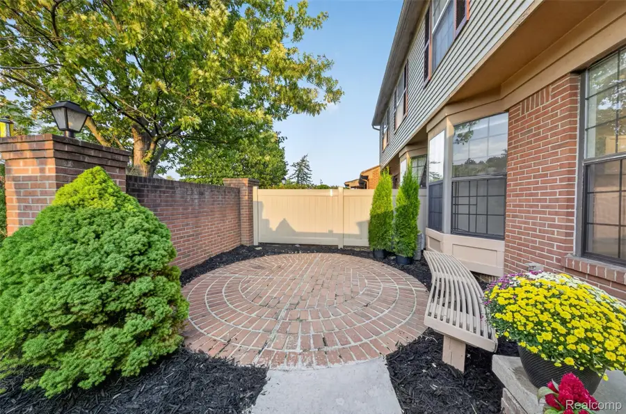 38902 Country Circle #16, Farmington Hills, MI 48331 - #2