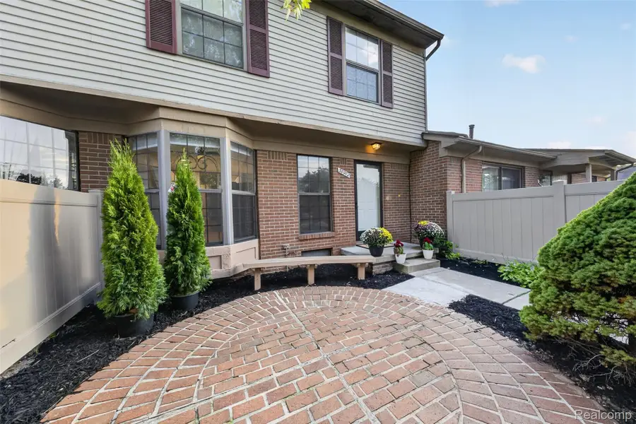 38902 Country Circle #16, Farmington Hills, MI 48331 - #3