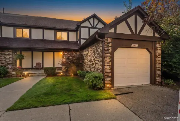 3332 Heritage Parkway, Dearborn, MI 48124