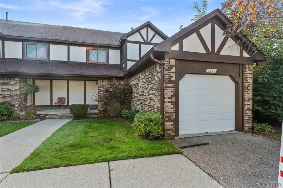 3332 Heritage Parkway, Dearborn, MI 48124 - #2