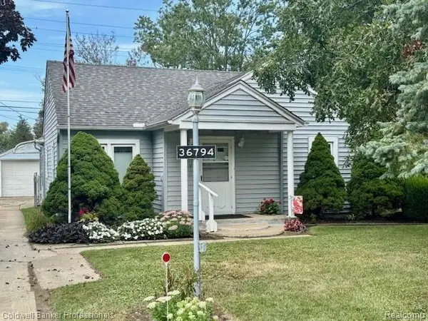 36794 Ellis Street, NewBoston, MI 48164