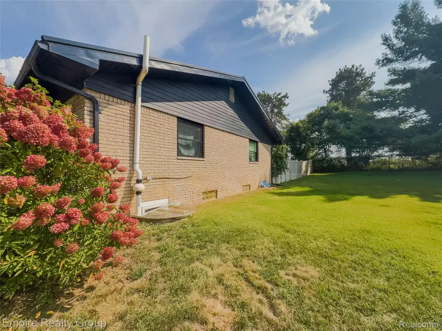 1486 Russ Roy Court, White Lake, MI 48383 - #3
