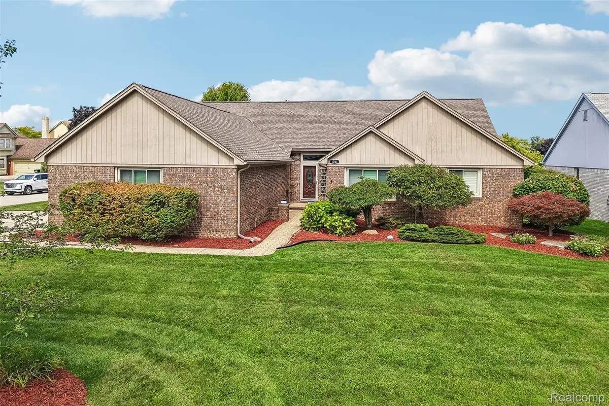1781 S Shore Drive, Rochester Hills, MI 48307 - #1