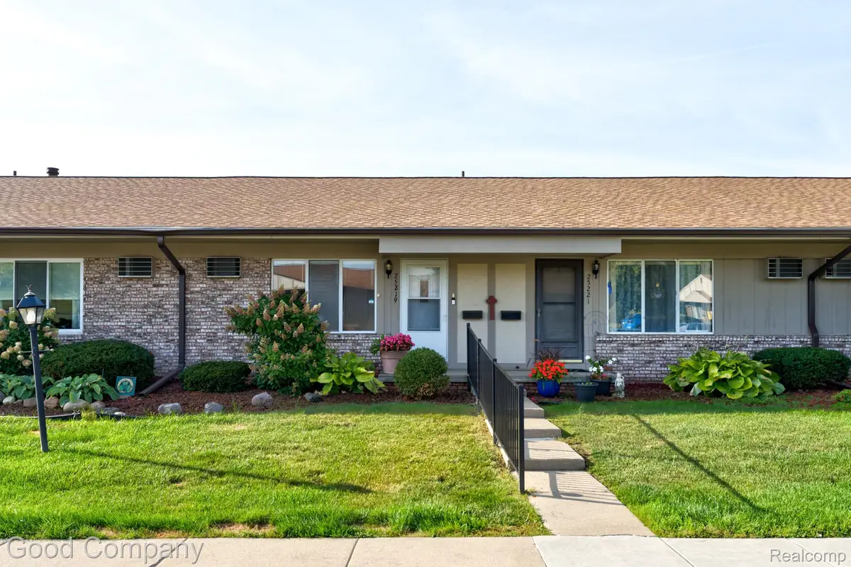 25219 Potomac Drive, South Lyon, MI 48178 - #1