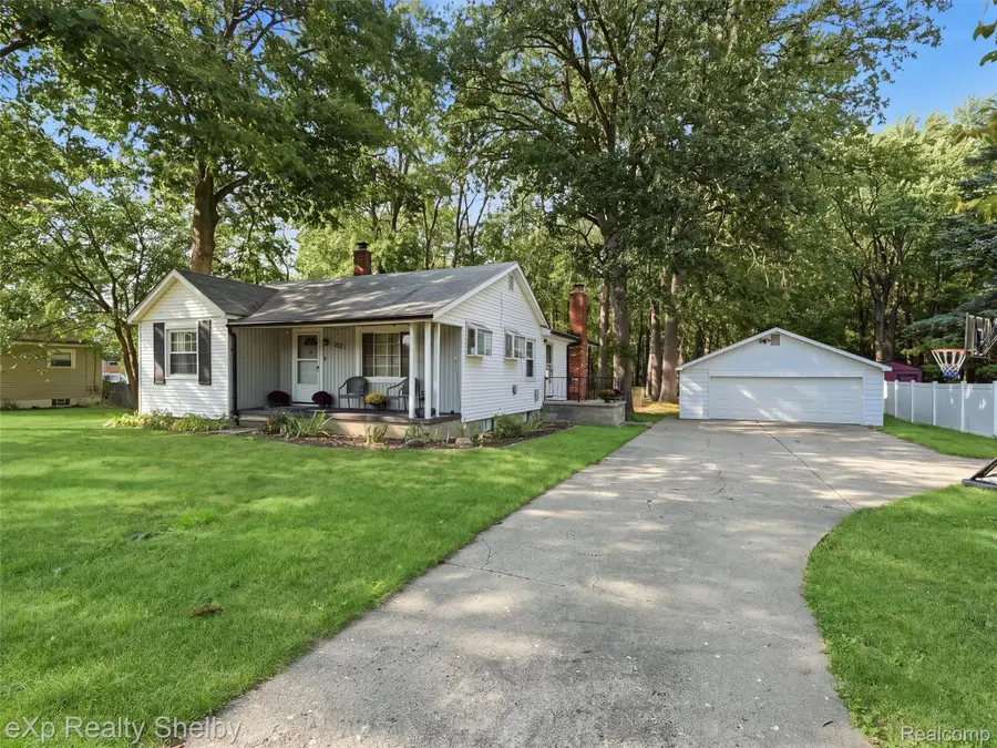 920 W Gardenia Avenue, Madison Heights, MI 48071 - #2