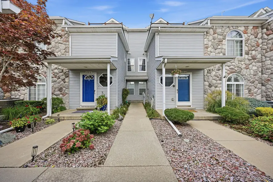 37810 Jefferson Avenue, Harrison Township, MI 48045 - #2
