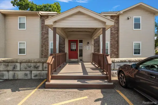5060 Harbor Oak Drive #49, Waterford, MI 48329