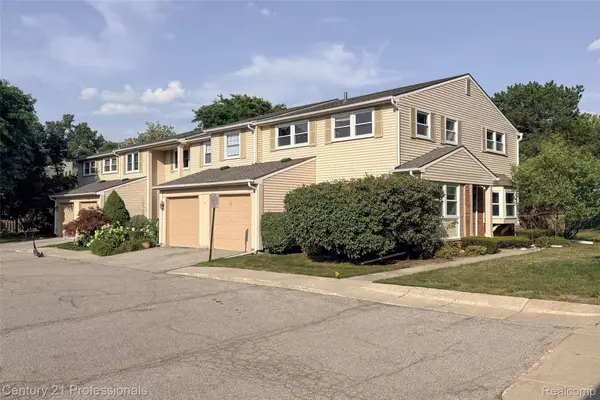 1520 Brentwood Drive, Troy, MI 48098
