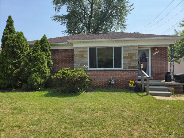 25035 Elmira, Redford, MI 48239