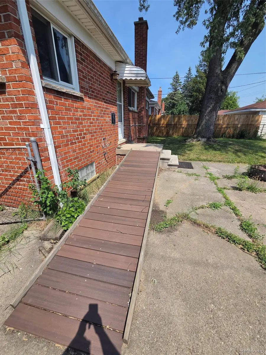 25035 Elmira, Redford, MI 48239 - #3