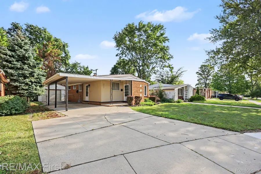 22437 Sunnyside Street, Saint Clair Shores, MI 48080 - #3