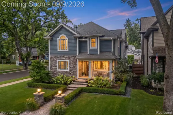 932 Roselawn Drive, Rochester, MI 48307