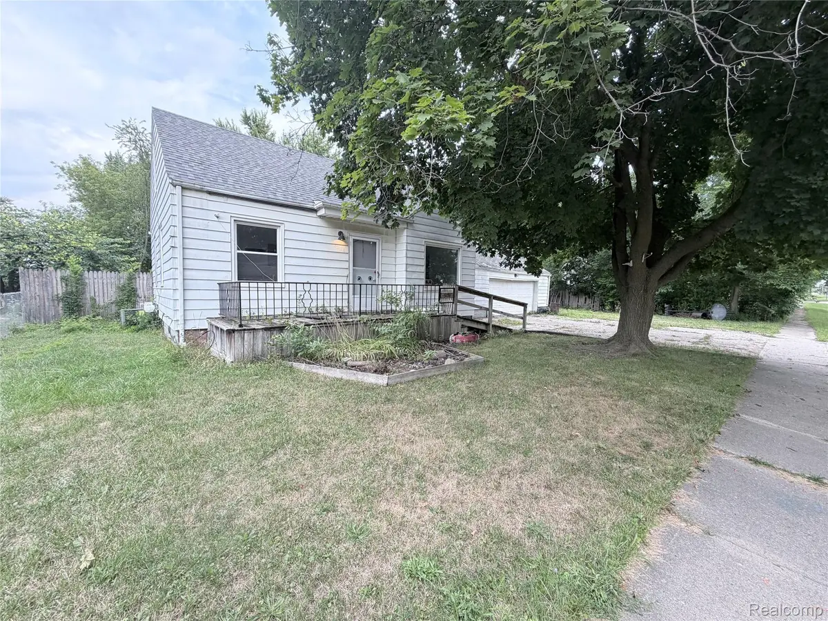 3220 W Ridgeway Avenue, Flint, MI 48504 - #1