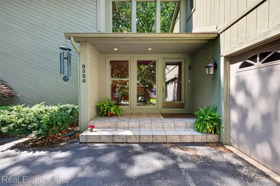 8520 Englewood Drive, Clarkston, MI 48346 - #2