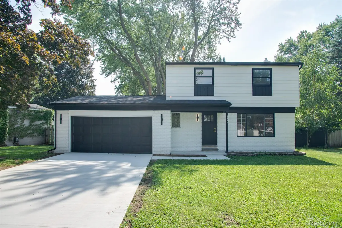 5969 Pleasant Drive, Waterford, MI 48329 - #1