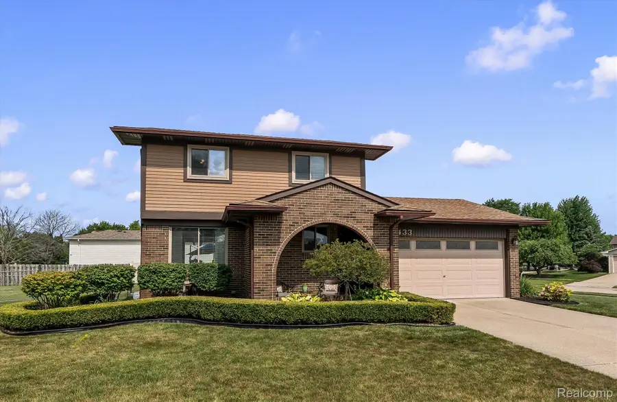 45433 Plum Grove Drive, Macomb, MI 48044 - #2