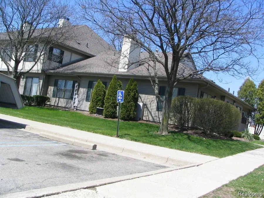 24932 NE Auburn Lane #9, Southfield, MI 48033 - #3