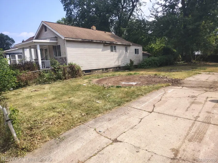 20890 Ridgemont Road, Harper Woods, MI 48225 - #3
