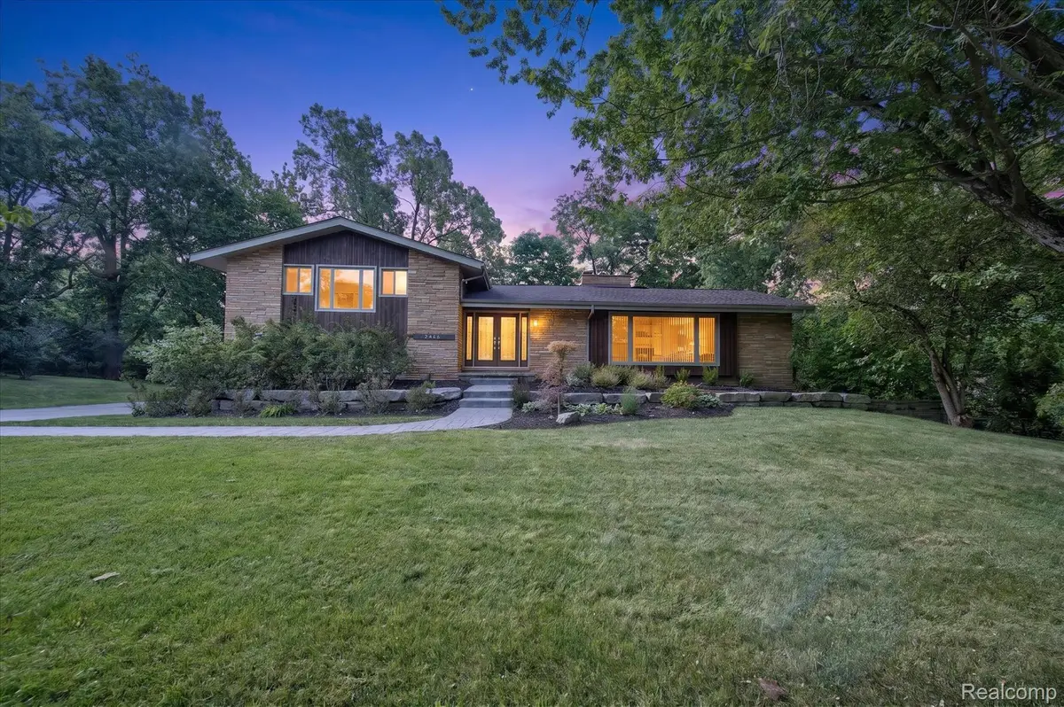 34135 Brittany Drive, Farmington Hills, MI 48335 - #1