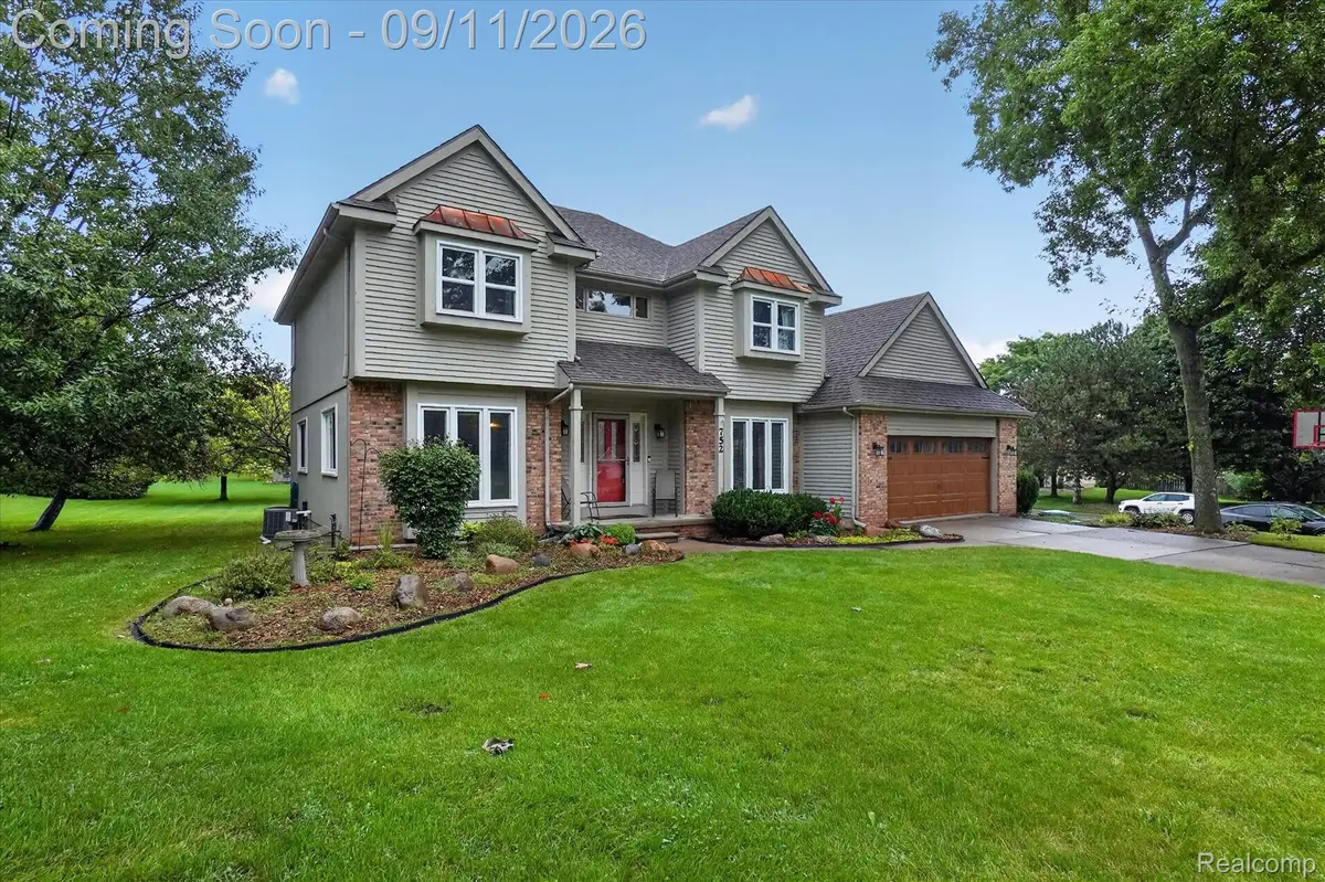752 Cambridge Circle, Grand Blanc, MI 48439 - #1