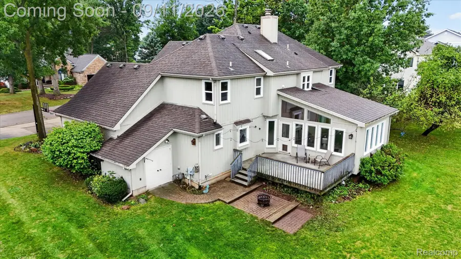 752 Cambridge Circle, Grand Blanc, MI 48439 - #2