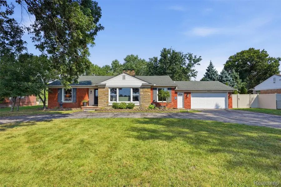 30952 Schoolcraft Road, Livonia, MI 48150 - #2