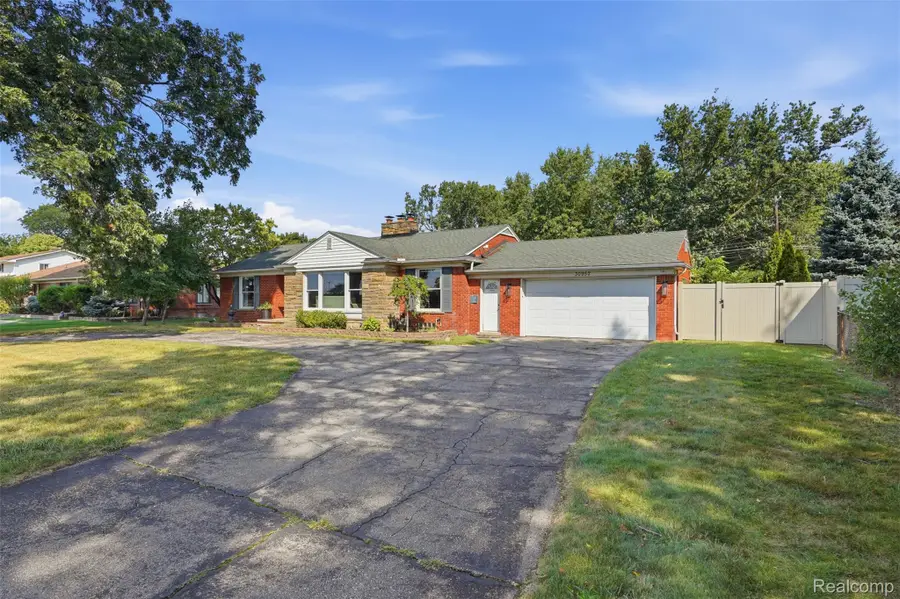 30952 Schoolcraft Road, Livonia, MI 48150 - #3