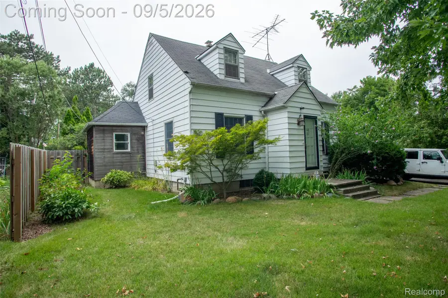 228 Coleman Drive, Waterford, MI 48328 - #2