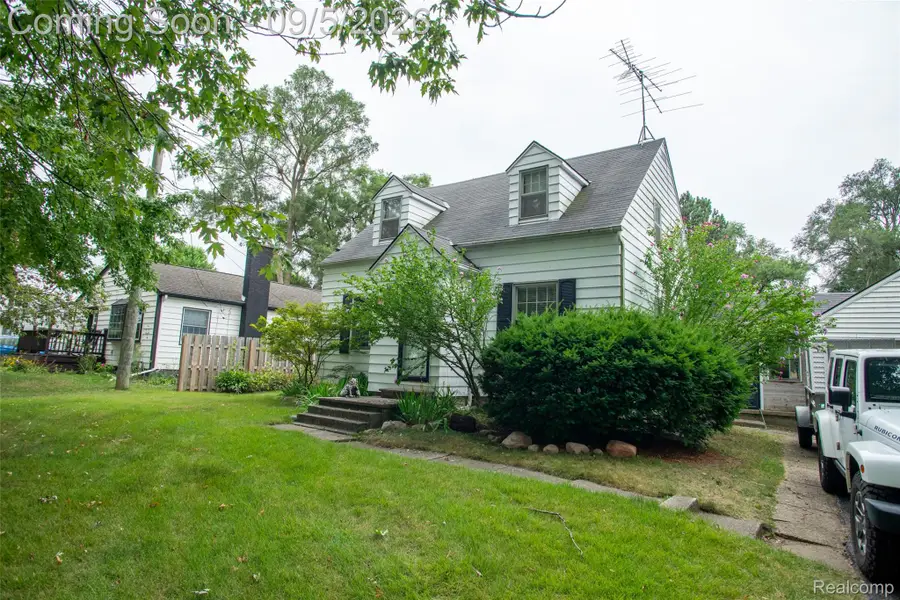 228 Coleman Drive, Waterford, MI 48328 - #3