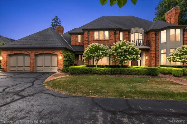 1 Provencal Road, GrossePointeFarms, MI 48236