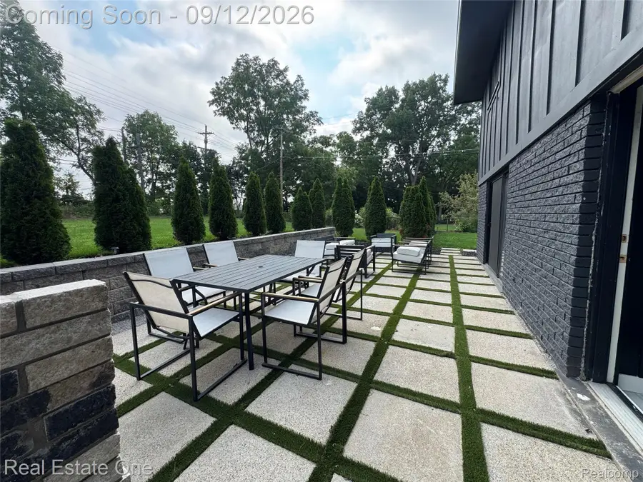 2911 Aldgate Drive, Bloomfield, MI 48304 - #2