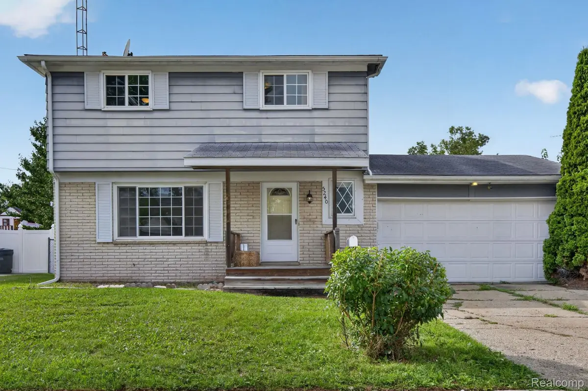 5240 Oakview Drive, Swartz Creek, MI 48473 - #1