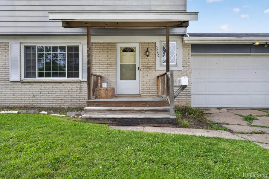 5240 Oakview Drive, Swartz Creek, MI 48473 - #2