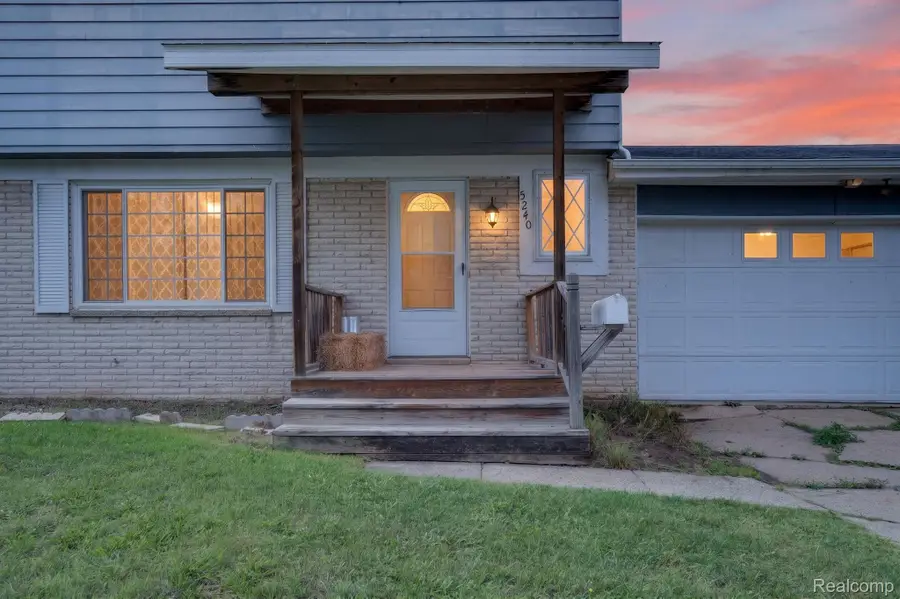 5240 Oakview Drive, Swartz Creek, MI 48473 - #3