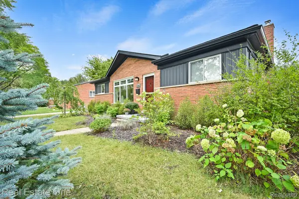 16996 Elizabeth Street, BeverlyHills, MI 48025