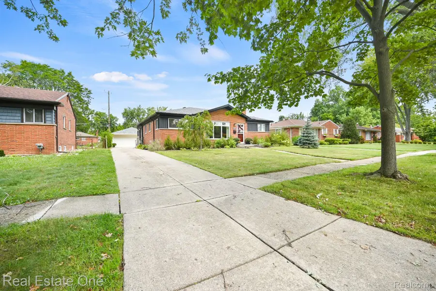 16996 Elizabeth Street, Beverly Hills, MI 48025 - #2
