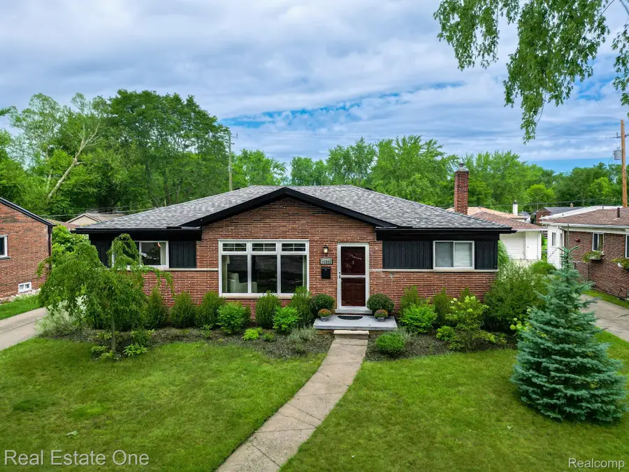 16996 Elizabeth Street, Beverly Hills, MI 48025 - #3
