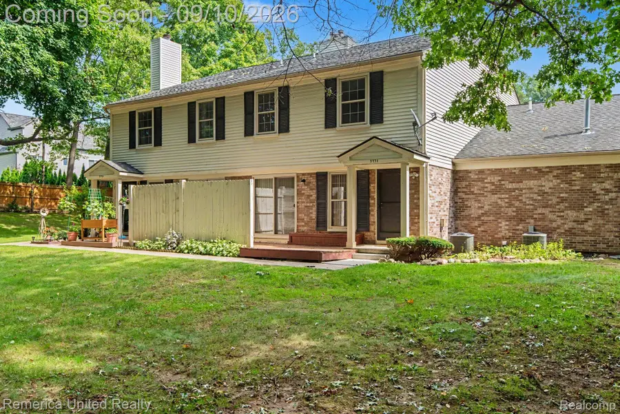 7771 Lake Ridge Drive, Waterford, MI 48327 - #3