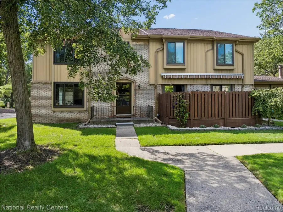 41646 Bedford Dr, Canton, MI 48187 - #2