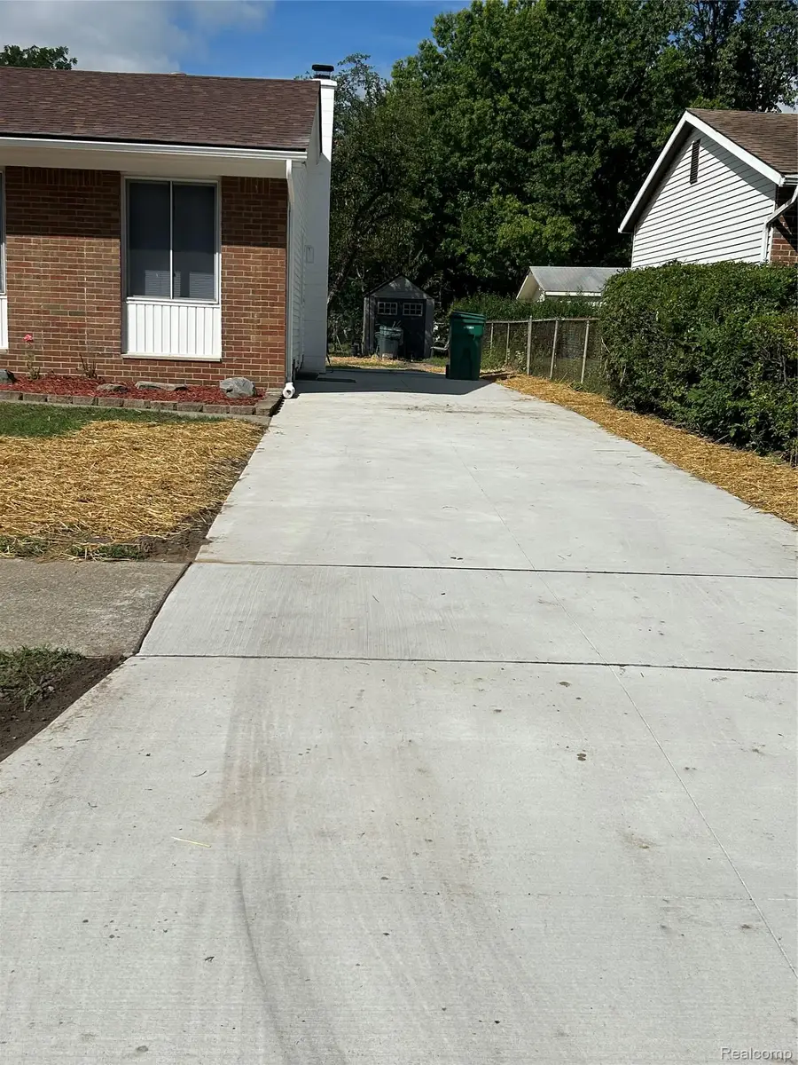 15460 Collins Street, Romulus, MI 48174 - #3