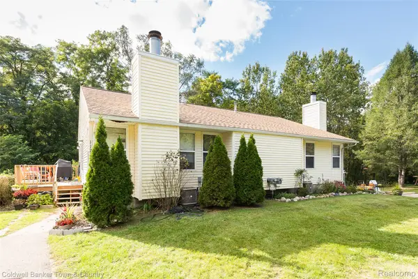 10268 Lake Forest Drive, Hamburg, MI 48139