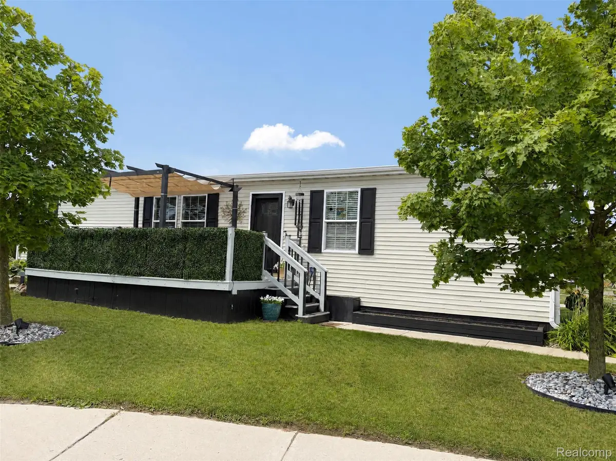 9860 Townsquare Blvd, Fenton, MI 48430 - #1