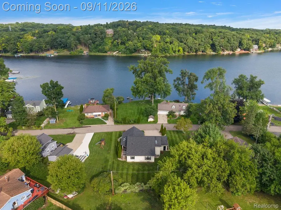 4955 Lakeview Boulevard, Clarkston, MI 48348 - #2